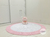 Tapete infantil redondo branco e rosa - Ateliê Vera Peixoto