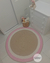 Tapete infantil menina

Tapete de crochê redondo nas cores bege escuro, off white e rosa.

Mede 1,20 de diâmetro.

Feito à mão.

Material barbantes 85% algodão e 15%poliester.

*** Feito por encomenda prazo médio de 25 dias úteis ***