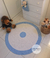 Tapete decoração quarto de azul claro e off white - Ateliê Vera Peixoto