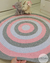 O tapete redondo também é perfeito para a criança brincar, deitar e ler. O tapete de crochê redondo além de decorar leva aconchego pro quarto infantil.

Uma peça artesanal e pode ser personalizado nas cores que combinem com a sua decoração.