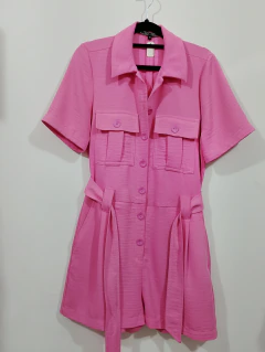 Macaquinho Chemise Shoulder Rosa Chiclete com Faixa