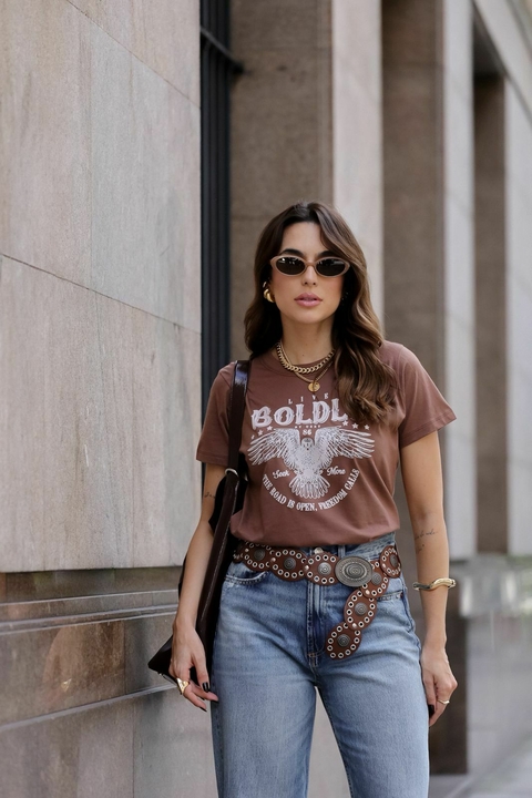 T-Shirt Básica Feminina ADORA - Marrom Boldly