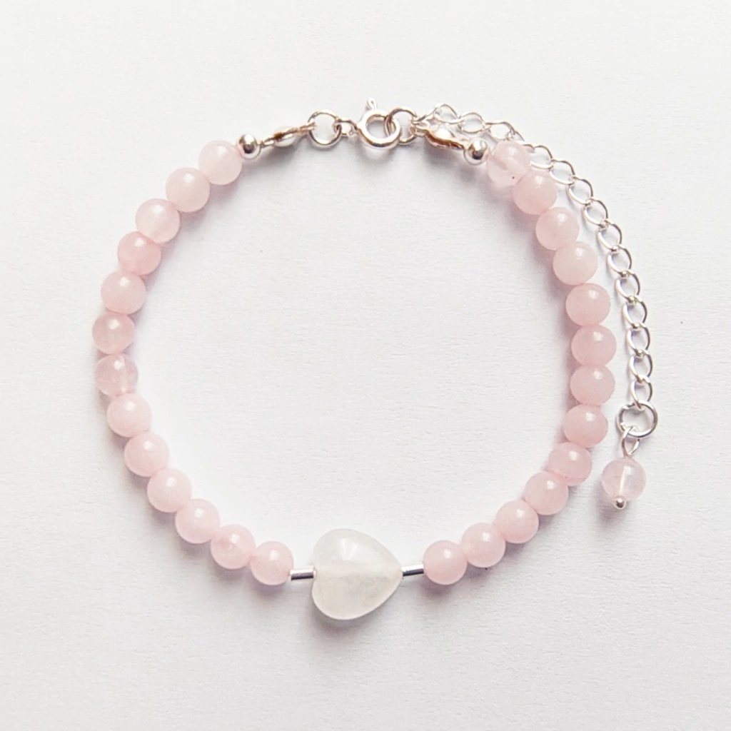 Pulseira de quartzo rosa com coração de cristal de rocha e prata 925