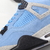 Air Jordan 4 "University Blue" na internet