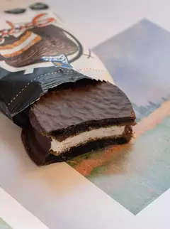 Alfajor Surprise Negro - comprar online