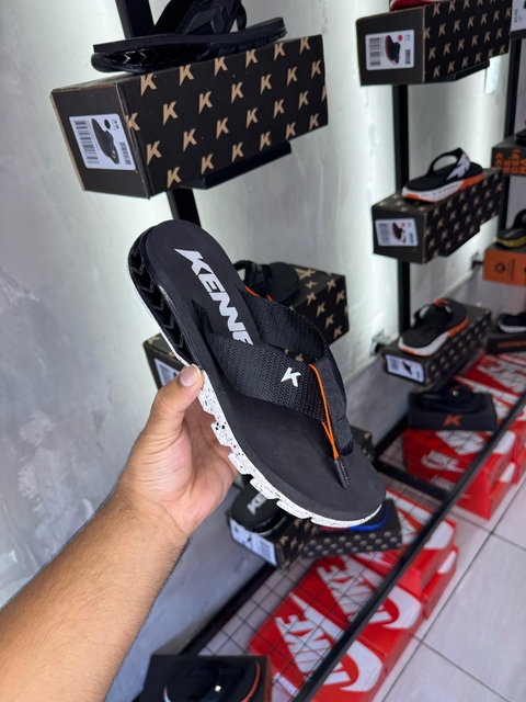 Kenner rakka brush branco preto