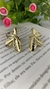 Brinco Flor Metade Folheado a Ouro 18k