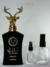 perfume arabe da lattafa al noble ameer, frasco aveludado na cor preta com cabeça de cervo dourado como tampa, ao lado decants