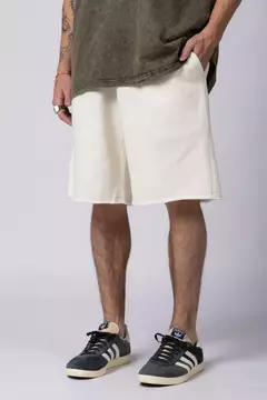 Bermuda Over Vitalis Crudo