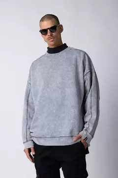 Buzo Over Cliff Gris