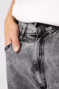 JEAN MOM BEETLE SMOKED - tienda online