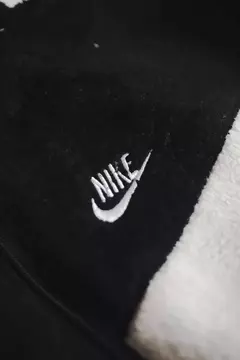 Campera Nike Reversible Negra Peluche - Interior Negro