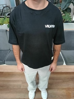 REMERA BOXY FIT POOR NEGRA - comprar online