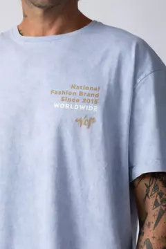 REMERA DB SHATTER CELESTE en internet