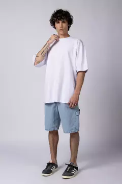 Remera Over Carl Blanca en internet