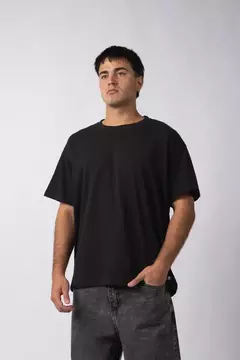 Remera Patch Drop Negra en internet