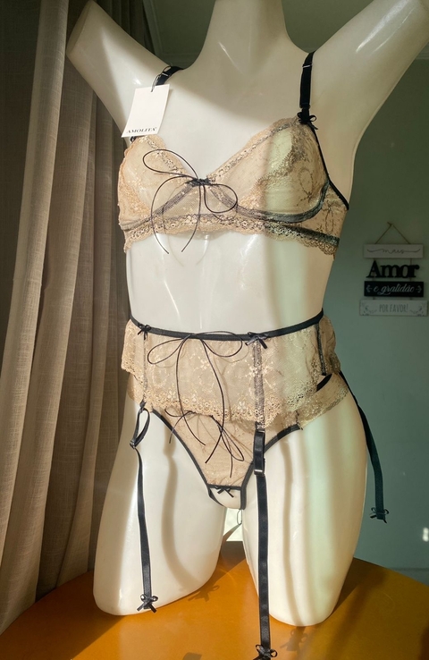 Conjunto Luxury Shine AMOLITA bege com preto - comprar online