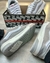 Vans Hylane - Cinza e Branco na internet