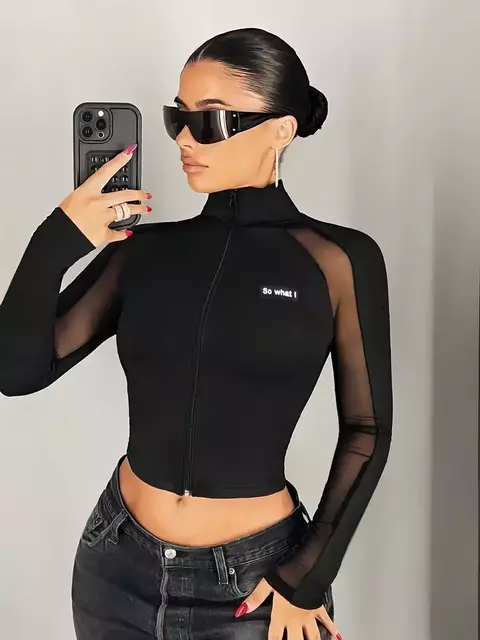 Camiseta Slim com Gola Alta e Zípe