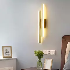 Luminária de Parede LED Preta com Detalhe Dourado – Design Moderno e Sofisticado para Quarto e Sala na internet