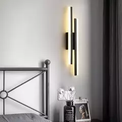 Luminária de Parede LED Preta com Detalhe Dourado – Design Moderno e Sofisticado para Quarto e Sala - Zellor