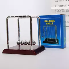 Imagem do Berço de Newton – Movimento, Equilíbrio e Estilo em Um Só Objeto