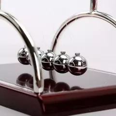 Berço de Newton – Movimento, Equilíbrio e Estilo em Um Só Objeto - loja online