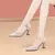 Scarpin Branco Elegante em Couro Sintético – Salto Fino Estilo Stiletto | Conforto e Estilo para Escritório, Rua ou Ocasiões Casuais - Lidra.oficial