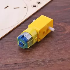 Brinquedo para Montagem - Contém componentes eletrônicos.