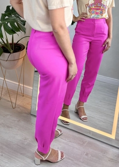 CALÇA EM ALFAIATARIA SLOUCHI FEMININA