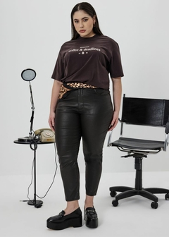 CALÇA RETA CROPPED COURO - comprar online