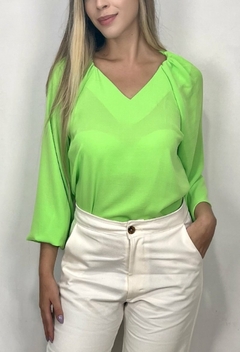 Imagem do BLUSA EM CREPE SOLTA FEMININA