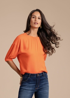 BLUSA EM VISCOSE SOLTA MANGA CURTA