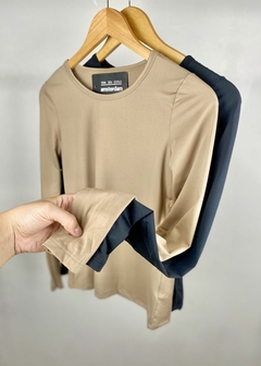 Blusa Malha Básica Manga Longa Feminina na internet