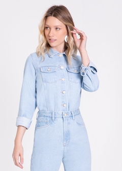 JAQUETA JEANS CROPPED COM BARRA DESFIADA - comprar online
