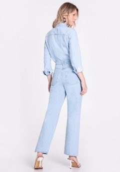 JAQUETA JEANS CROPPED COM BARRA DESFIADA - loja online