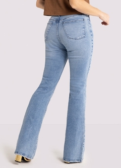 CALÇA FEMININA JEANS COM ELASTANO AZUL CLARO FLARE