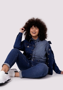 JAQUETA JEANS COM ELASTANO MANGA LONGA PLUS SIZE - comprar online