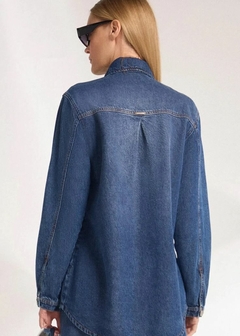 CAMISA JEANS COM BOLSOS - comprar online
