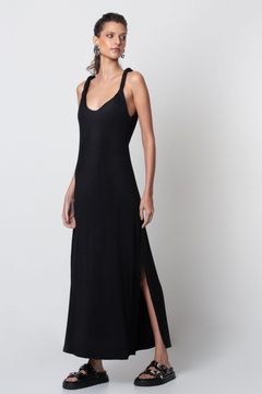 VESTIDO EM MALHA MIDI COM ALÇA TORCIDA na internet