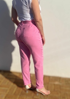 CALÇA EM TECIDO MOM FEMININA COM CINTO - loja online