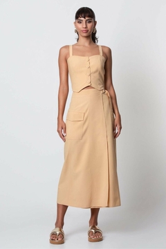 CROPPED EM ALFAIATARIA COM DETALHE FRONTAL COM BOTÕES - comprar online