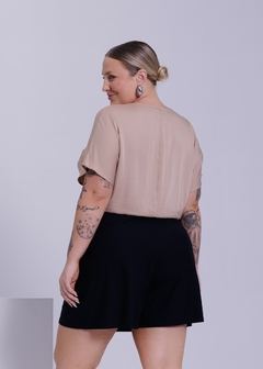 BLUSA VISCOSE PLUS SIZE COM TORÇÃO NO DECOTE - loja online