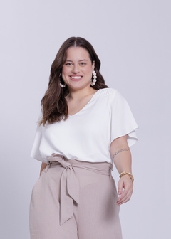 BLUSA EM VISCOSE PLUS SIZE MANGA FLARE E FRANZIDONO OMBRO - Amsterdam Closet