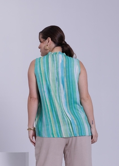REGATA EM VISCOSE PLUS SIZE COM AMARRAÇÃO NA GOLA