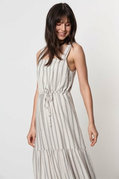 VESTIDO EM VISCOLINHO MIDI COM ALÇAS