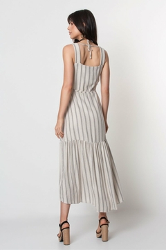 VESTIDO EM VISCOLINHO MIDI COM ALÇAS - comprar online