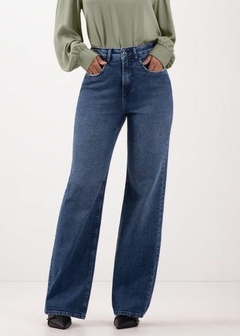 CALCA JEANS COM ELASTANO