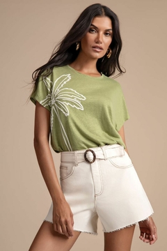 BLUSA EM LINHO MANGA CURTA FEMININA COM BORDADO FRONTAL - Amsterdam Closet