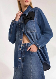 CAMISA JEANS COM BOLSOS - loja online